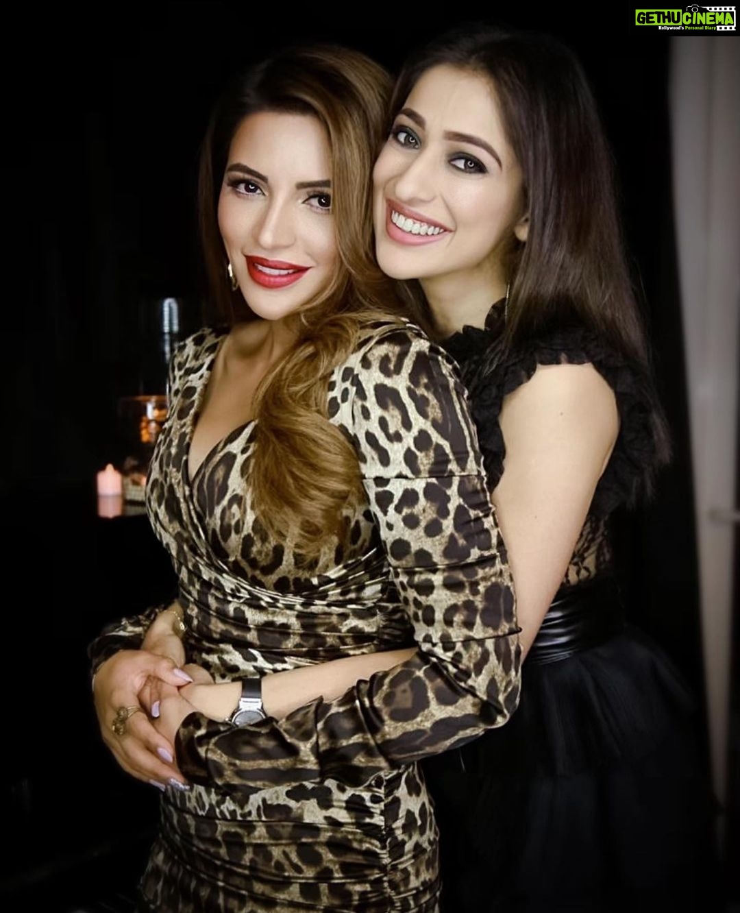 Raai Laxmi Instagram - Happiest bday to the most wonderful , kind ,loving , perfectionist and beautiful soul I have known for years now @shamasikander ❤️Wishing u bundle of joy and happiness forever darling stay u and keeping shining bcoz u deserve every bit of it 😘 much much love have a fab one sweets 🍾🥳🎂🍻 cheers