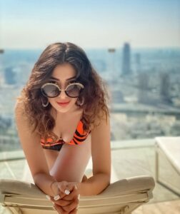Raai Laxmi Instagram - Eyes never lie 👀❤️ #weekendmood ❤️