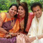 Rachita Ram Instagram - ಅಪ್ಪ - ಅಮ್ಮ 😘Love You Forever❤️ . . . . . . . . . #Rachita #RachitaRam #kannada #sandalwoodactress #nabhanatesh #Gorgeous #SouthIndian #Karnataka #KannadaActress #Indian #payalsharma #Tollywood #TollywoodActress #sandalwood #teluguactress #Mysore #kfi #radhikakumarswamy #rashmika_mandanna #rachitaram #haripriya #amulya #ashikarangnath #pooja #kicchasudeep #yash #darshan #punithrajkumar #appu #shivarajkumar