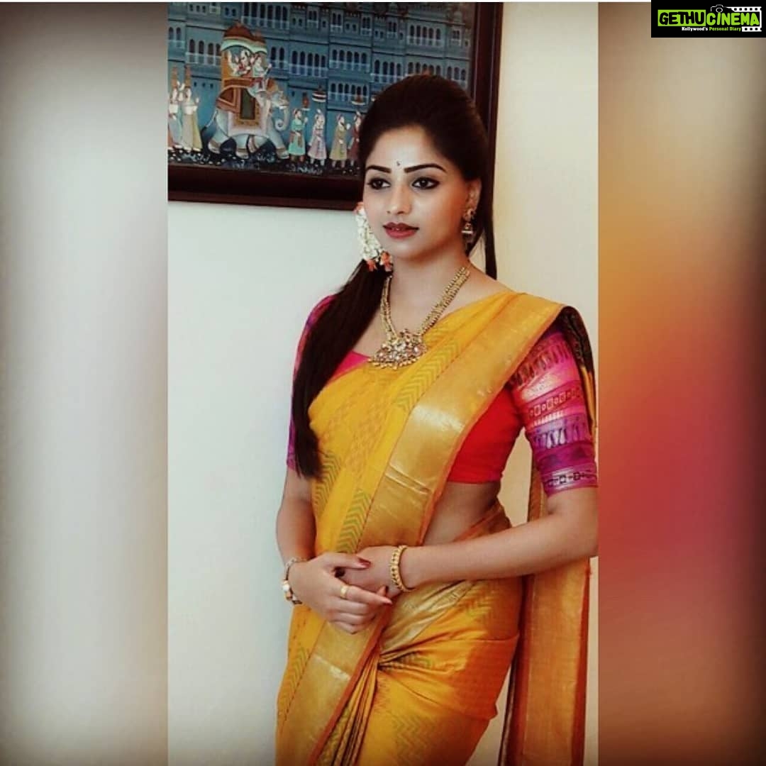 Rachita Ram Instagram - Shubharathri Yellarigu 🧡 . . . . . . . . . . . #nammasandalwood #sandalwoodadda #ashikarangnath #RachitaRam #kannada #sandalwoodactress #nabhanatesh #Gorgeous #SouthIndian #Karnataka #KannadaActress #Indian #payalsharma #Tollywood #TollywoodActress #sandalwood #teluguactress #Mysore #kfi #radhikakumarswamy #rashmika_mandanna #rachitaram #haripriya #amulya #ashikarangnath #pooja #kicchasudeep #yash #darshan #punithrajkumar #appu #shivarajkumar