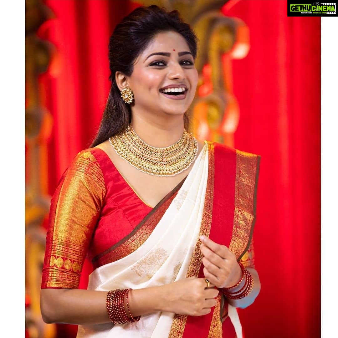 Rachita Ram Instagram - Be Happy ♥️ Keep Smiling ❤️ . . . . . . . . . . #nammasandalwood #sandalwoodadda #ashikarangnath #RachitaRam #kannada #sandalwoodactress #nabhanatesh #Gorgeous #SouthIndian #Karnataka #KannadaActress #Indian #payalsharma #Tollywood #TollywoodActress #sandalwood #teluguactress #Mysore #kfi #radhikakumarswamy #rashmika_mandanna #rachitaram #haripriya #amulya #ashikarangnath #pooja #kicchasudeep #yash #darshan #punithrajkumar #appu #shivarajkumar