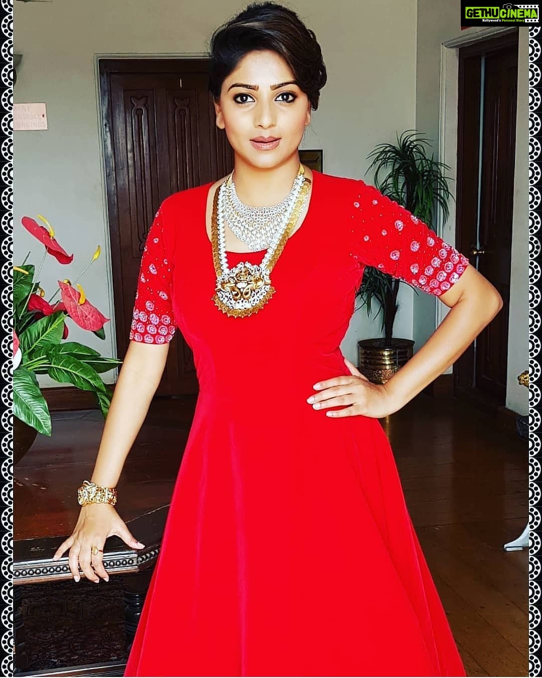 Rachita Ram Instagram - Shubhodhaya Yellarigu ♥️ . . . . . . . . . . #RachitaRam #kannada #sandalwoodactress #nabhanatesh #Gorgeous #SouthIndian #Karnataka #KannadaActress #Indian #payalsharma #Tollywood #TollywoodActress #sandalwood #teluguactress #Mysore #kfi #radhikakumarswamy #rashmika_mandanna #rachitaram #haripriya #amulya #ashikarangnath #pooja #kicchasudeep #yash #darshan #punithrajkumar #appu #shivarajkumar