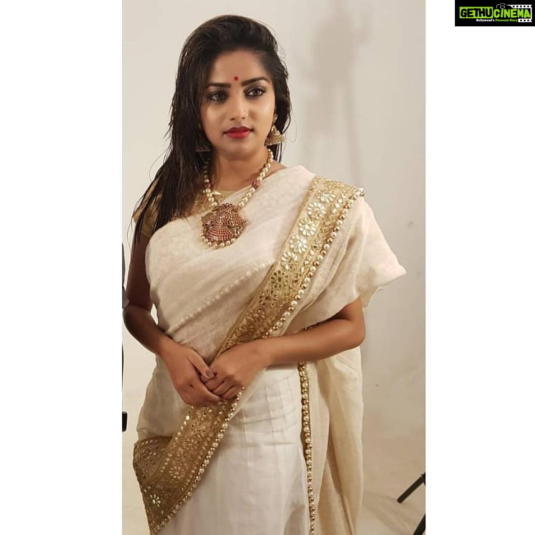Rachita Ram Instagram - Hello Yelru Chennagiddira β₯οΈ Love You All...π . . . . . . . . . . #RachitaRam #kannada #sandalwoodactress #nabhanatesh #Gorgeous #SouthIndian #Karnataka #KannadaActress #Indian #payalsharma #Tollywood #TollywoodActress #sandalwood #teluguactress #Mysore #kfi #radhikakumarswamy #rashmika_mandanna #rachitaram #haripriya #amulya #ashikarangnath #pooja #kicchasudeep #yash #darshan #punithrajkumar #appu #shivarajkumar