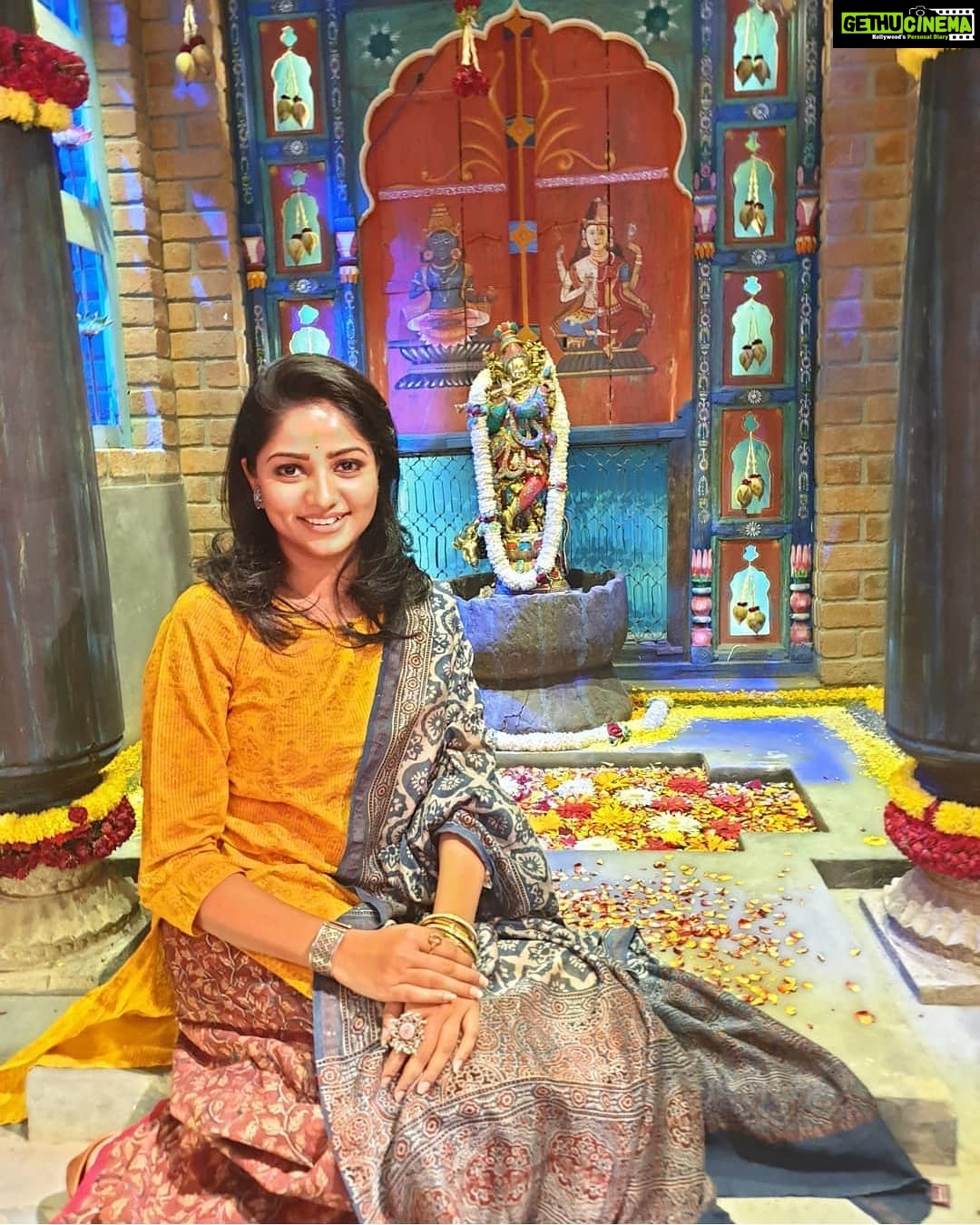 Rachita Ram Instagram - Yellarigu Shubhodhaya 🧡 . . . . . . . . . #RachitaRam #kannada #sandalwoodactress #nabhanatesh #Gorgeous #SouthIndian #Karnataka #KannadaActress #Indian #payalsharma #Tollywood #TollywoodActress #sandalwood #teluguactress #Mysore #kfi #radhikakumarswamy #rashmika_mandanna #rachitaram #haripriya #amulya #ashikarangnath #pooja #kicchasudeep #yash #darshan #punithrajkumar #appu #shivarajkumar