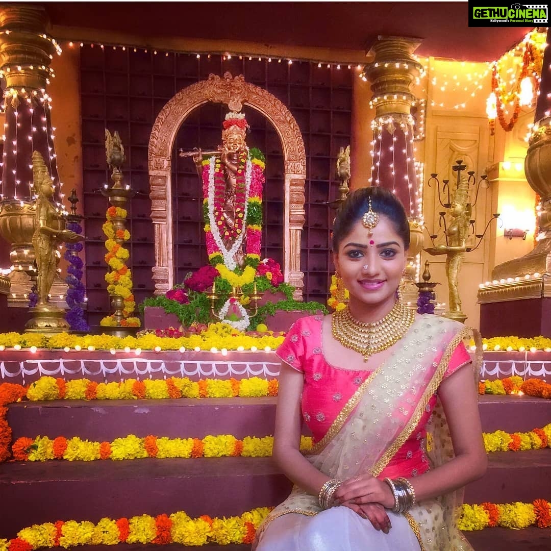 Rachita Ram Instagram - 🌺ಎಲ್ಲರಿಗೂ ಕೃಷ್ಣ ಜನ್ಮಾಷ್ಟಮಿಯ ಶುಭಾಶಯಗಳು🌺 . . . . . . . . . . . . . #RachitaRam #kannada #sandalwoodactress #nabhanatesh #Gorgeous #SouthIndian #Karnataka #KannadaActress #Indian #payalsharma #Tollywood #TollywoodActress #sandalwood #teluguactress #Mysore #kfi #radhikakumarswamy #rashmika_mandanna #rachitaram #haripriya #amulya #ashikarangnath #pooja #kicchasudeep #yash #darshan #punithrajkumar #appu #shivarajkumar