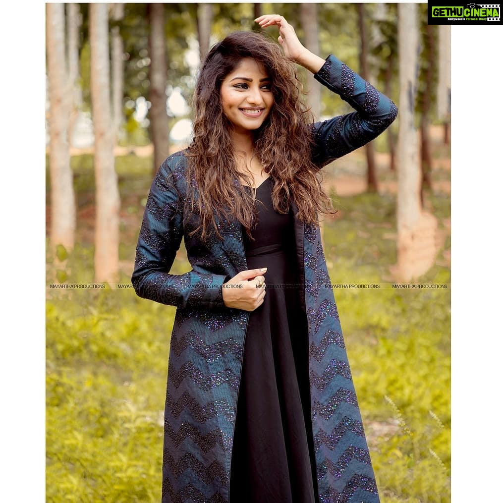 Rachita Ram Instagram - Hello People Yelru Hegiddira 🧡 . . . . . . . . . . . . #RachitaRam #kannada #sandalwoodactress #nabhanatesh #Gorgeous #SouthIndian #Karnataka #KannadaActress #Indian #payalsharma #Tollywood #TollywoodActress #sandalwood #teluguactress #Mysore #kfi #radhikakumarswamy #rashmika_mandanna #rachitaram #haripriya #amulya #ashikarangnath #pooja #kicchasudeep #yash #darshan #punithrajkumar #appu #shivarajkumar