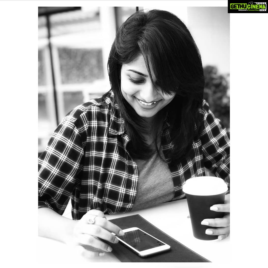 Rachita Ram Instagram - Keep Smiling 🧡 . . . . . . .. . . #RachitaRam #kannada #sandalwoodactress #nabhanatesh #Gorgeous #SouthIndian #Karnataka #KannadaActress #Indian #payalsharma #Tollywood #TollywoodActress #sandalwood #teluguactress #Mysore #kfi #radhikakumarswamy #rashmika_mandanna #rachitaram #haripriya #amulya #ashikarangnath #pooja #kicchasudeep #yash #darshan #punithrajkumar #appu #shivarajkumar