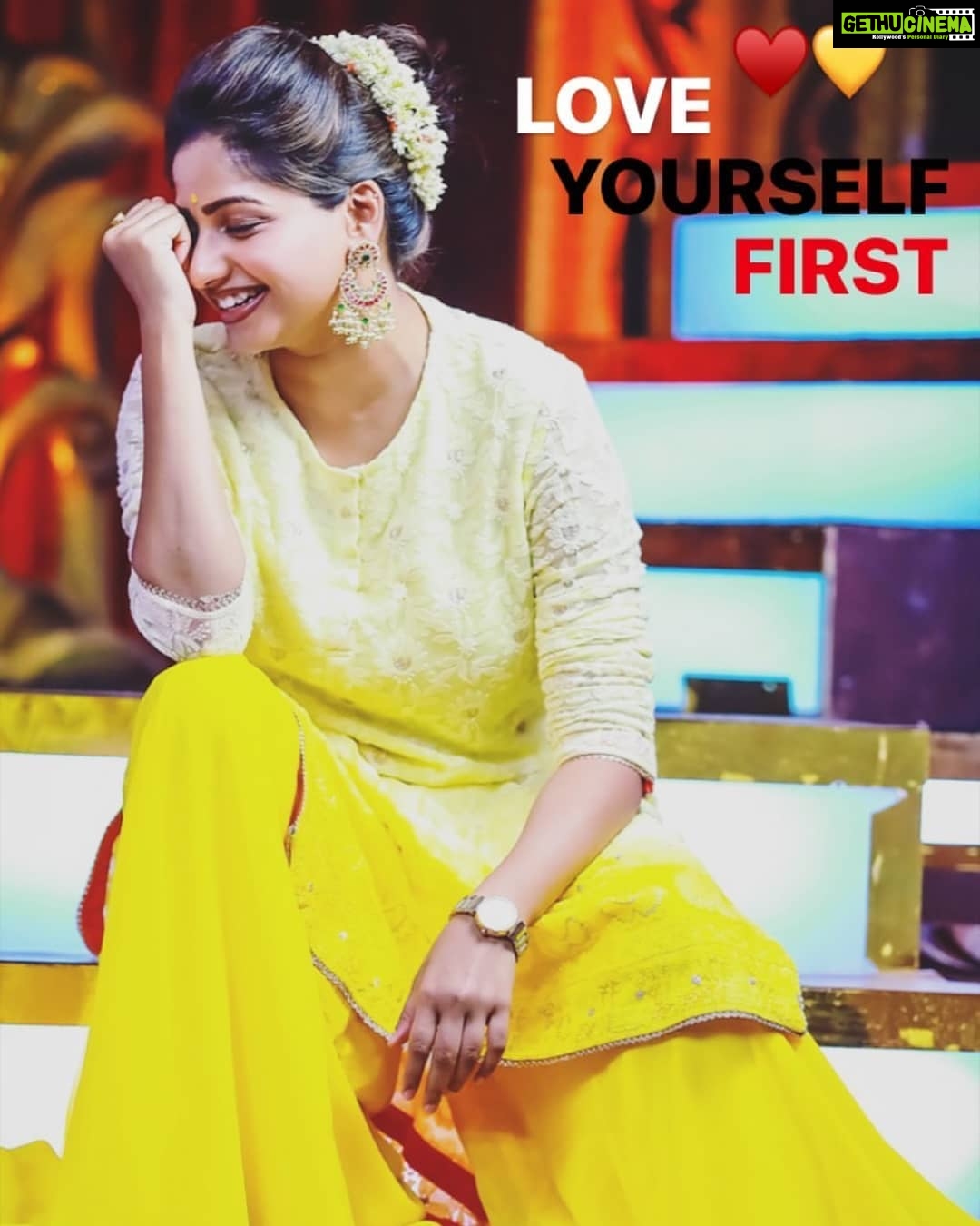 Rachita Ram Instagram - Love You All ❣️ Shubharathri Yellarigu 🧡 . . . . . . . . . . . . #RachitaRam #kannada #sandalwoodactress #nabhanatesh #Gorgeous #SouthIndian #Karnataka #KannadaActress #Indian #payalsharma #Tollywood #TollywoodActress #sandalwood #teluguactress #Mysore #kfi #radhikakumarswamy #rashmika_mandanna #rachitaram #haripriya #amulya #ashikarangnath #pooja #kicchasudeep #yash #darshan #punithrajkumar #appu #shivarajkumar