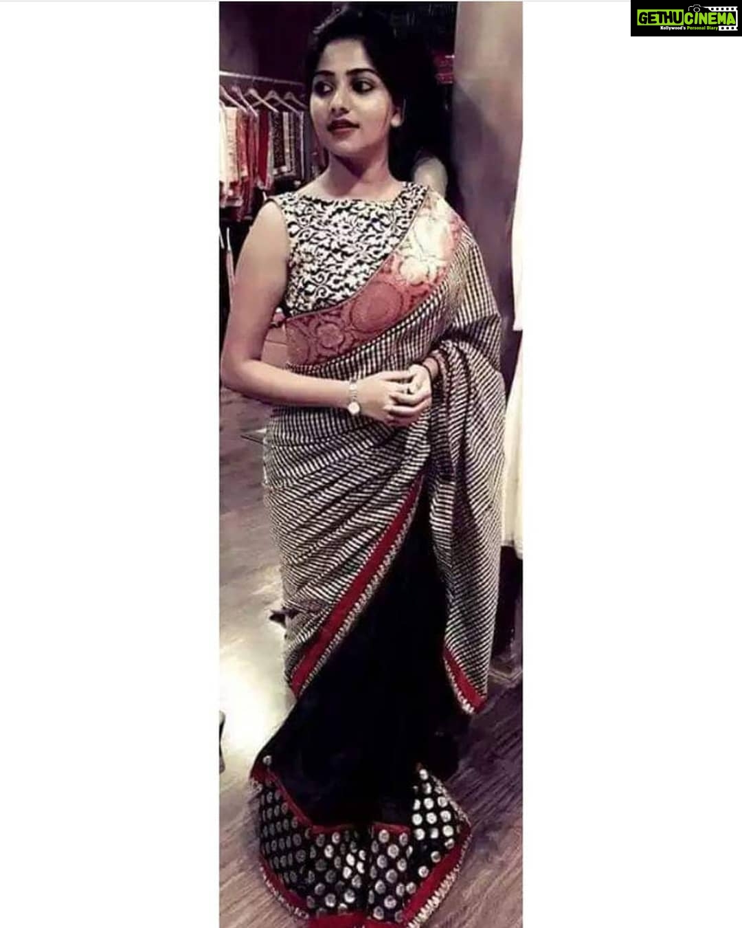 Rachita Ram Instagram - Shubhodhaya Yellarigu 🧡 . . . . . . . . #RachitaRam #kannada #sandalwoodactress #nabhanatesh #Gorgeous #SouthIndian #Karnataka #KannadaActress #Indian #payalsharma #Tollywood #TollywoodActress #sandalwood #teluguactress #Mysore #kfi #radhikakumarswamy #rashmika_mandanna #rachitaram #haripriya #amulya #ashikarangnath #pooja #kicchasudeep #yash #darshan #punithrajkumar #appu #shivarajkumar
