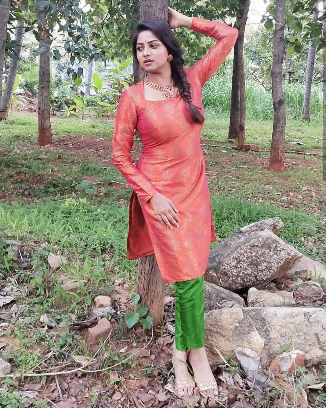 Rachita Ram Instagram - Shubharathri Yellarigu 🧡 . . . . . . . . . . . . . #ashikarangnath #RachitaRam #kannada #sandalwoodactress #nabhanatesh #Gorgeous #SouthIndian #Karnataka #KannadaActress #Indian #payalsharma #Tollywood #TollywoodActress #sandalwood #teluguactress #Mysore #kfi #radhikakumarswamy #rashmika_mandanna #rachitaram #haripriya #amulya #ashikarangnath #pooja #kicchasudeep #yash #darshan #punithrajkumar #appu #shivarajkumar