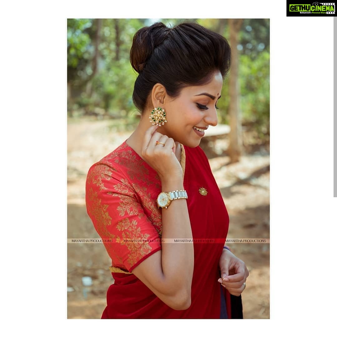 Rachita Ram Instagram - Shubhodhaya Yellarigu 🧡 ✨ . . . . . . . . . #ashikarangnath #RachitaRam #kannada #sandalwoodactress #nabhanatesh #Gorgeous #SouthIndian #Karnataka #KannadaActress #Indian #payalsharma #Tollywood #TollywoodActress #sandalwood #teluguactress #Mysore #kfi #radhikakumarswamy #rashmika_mandanna #rachitaram #haripriya #amulya #ashikarangnath #pooja #kicchasudeep #yash #darshan #punithrajkumar #appu #shivarajkumar