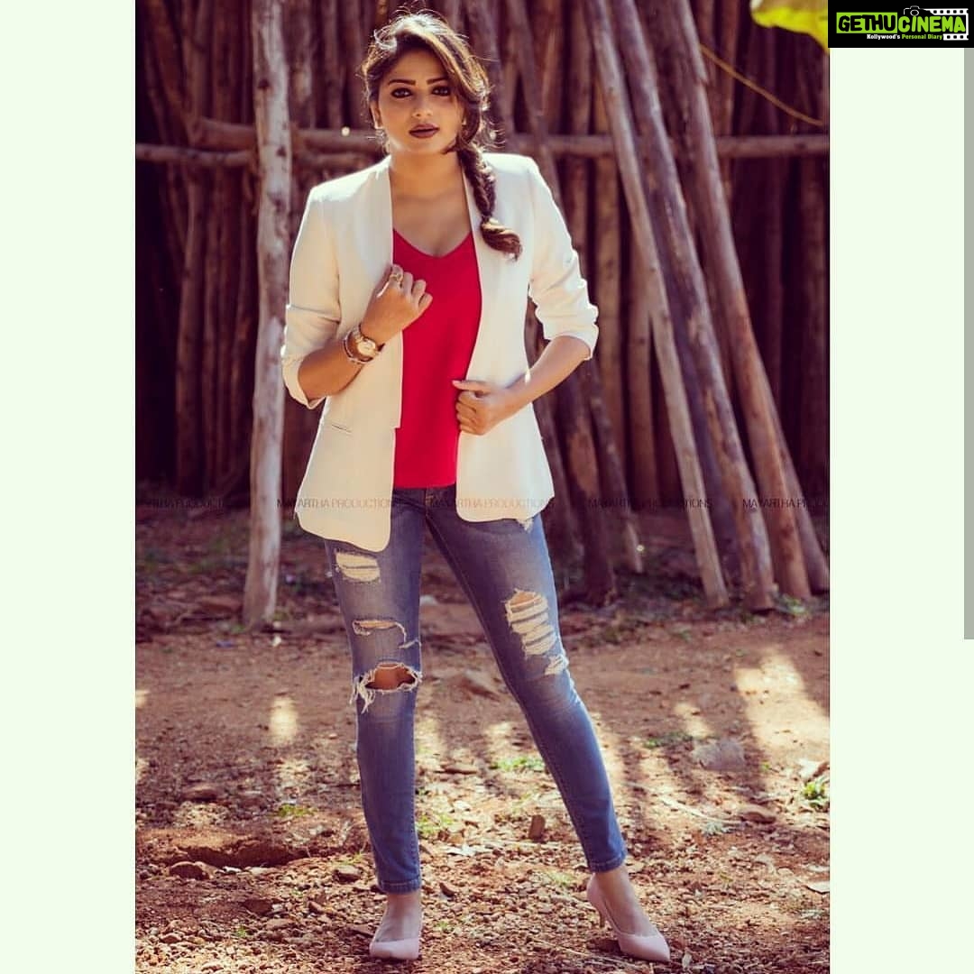 Rachita Ram Instagram - Hello People 🧡 . . . . . #sandalwoodadda #ashikarangnath #RachitaRam #kannada #sandalwoodactress #nabhanatesh #Gorgeous #SouthIndian #Karnataka #KannadaActress #Indian #payalsharma #Tollywood #TollywoodActress #sandalwood #teluguactress #Mysore #kfi #radhikakumarswamy #rashmika_mandanna #rachitaram #haripriya #amulya #ashikarangnath #pooja #kicchasudeep #yash #darshan #punithrajkumar #appu #shivarajkumar