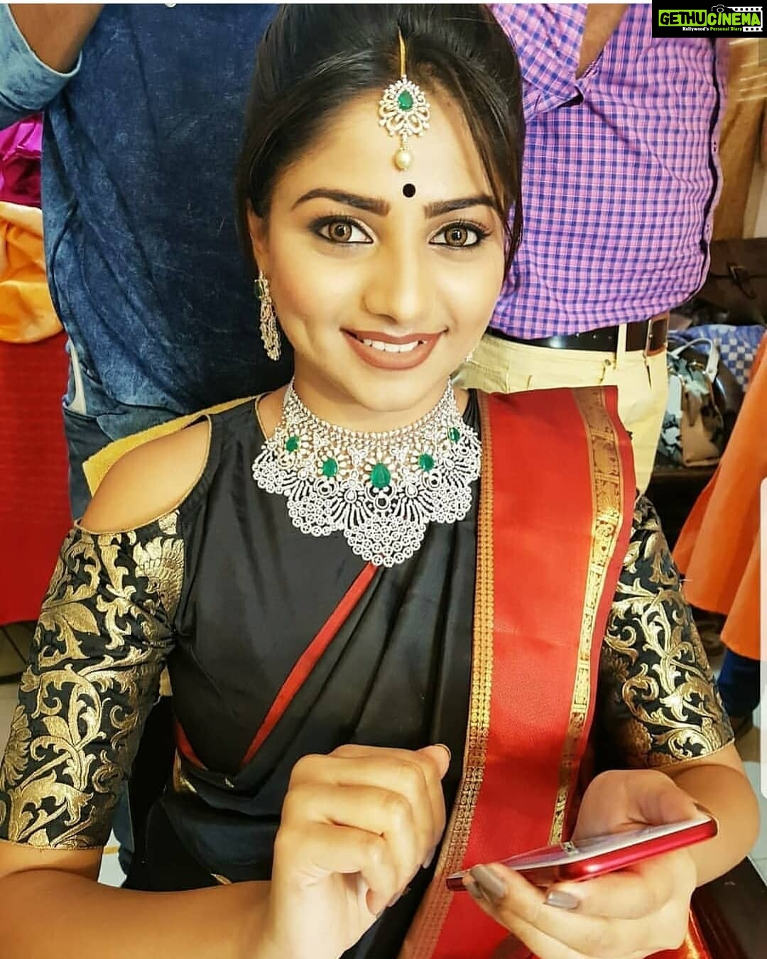 Rachita Ram Instagram - Shubhodhaya Yellarigu 🧡 . . . . #Rachita #RachitaRam #kannada #ashikarangnath #sandalwoodactress #nabhanatesh #Gorgeous #SouthIndian #Karnataka #KannadaActress #Indian #payalsharma #Tollywood #TollywoodActress #sandalwood #teluguactress #Mysore #kfi #radhikakumarswamy #rashmika_mandanna #rachitaram #haripriya #amulya #ashikarangnath #pooja #kicchasudeep #yash #darshan #punithrajkumar #appu #shivarajkumar