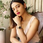 Radhika Apte Instagram - The @danielwellington new Unity necklace and Iconic link watch are truly a love at first sight! ❤️✨ Check out their limited period Valentine’s offer on the website or in stores. #danielwellington #DWgiftsoflove