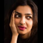 Radhika Apte Instagram - 🤓 #thatsortofaday #brightlip