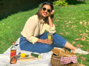 Radhika Apte Instagram - A beautiful day calls for a backyard picnic. Fixed myself a Johnnie Walker cucumber highball and a light snack to go with the weather! 

Here is how I made it in case you want to try it:

50 ml Johnnie Walker Red label
120 ml Soda
Fresh Cucumber Slice for Garnish

Method:
• Fill a highball glass with lots of ice
• Pour over your Johnnie Walker Red Label
• Top it up with some soda
• Garnish with a fresh cucumber slice

Enjoy Responsibly!
@JohnnieWalkerIndia
#spon
#johnniewalkerhighball
#explorefromhome
#drinkresponsibly
