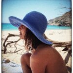 Radhika Apte Instagram - Holding on to my hat 👒 #beachlove #nakedbodies #hatbyhat #thebestwater #favouriteplace #ageansea #branching #peacewithin #λιβαδιδονουσα Δονούσα