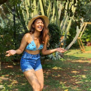 Radhika Apte Instagram - SUMMERTIME ☀️ #candid 🤔
