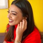 Radhika Apte Instagram - Candid smiles and pure love this season ❤ Make your favourite people feel extra special by gifting them a @danielwellington watch and their limited edition love bracelet. Swipe right to check it out! PS: You can also get a 15% off with my code DWXRADHIKA #danielwellington #fromDWwithlove