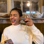 Radhika Apte Instagram – Happy new year to you all!! Wine drinking! #newyearsresolution #drinkmorewine 📷 @rozspeirs London, United Kingdom