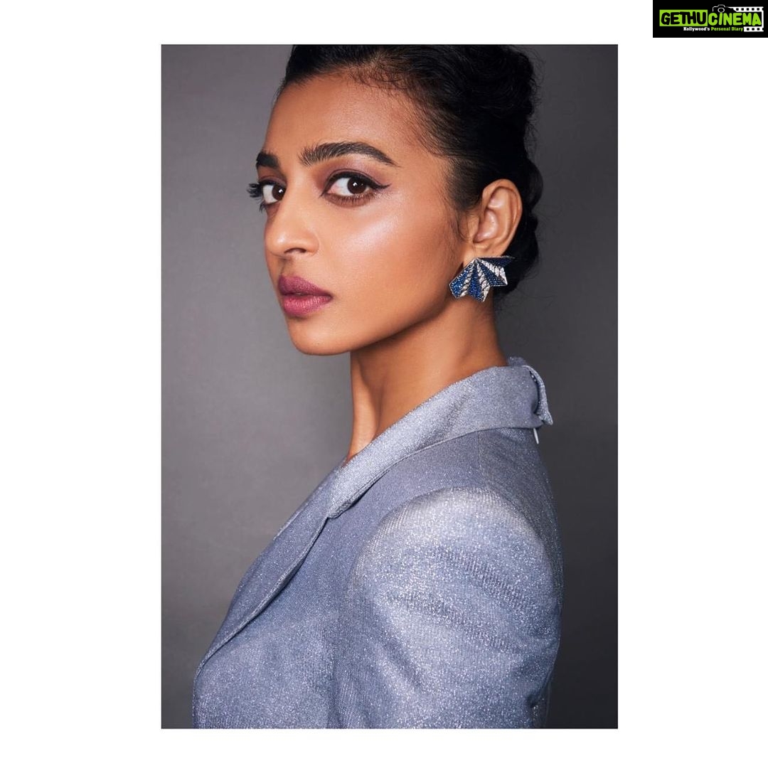 Radhika Apte Instagram - Thank you @nikhilthampi for this stunning stunning outfit!! Styled by @who_wore_what_when hair make up by @kritikagill jewellery @khannajewellerskj #iifarocks #greencarpet Photography - @anurag_kabburphotography 🥰