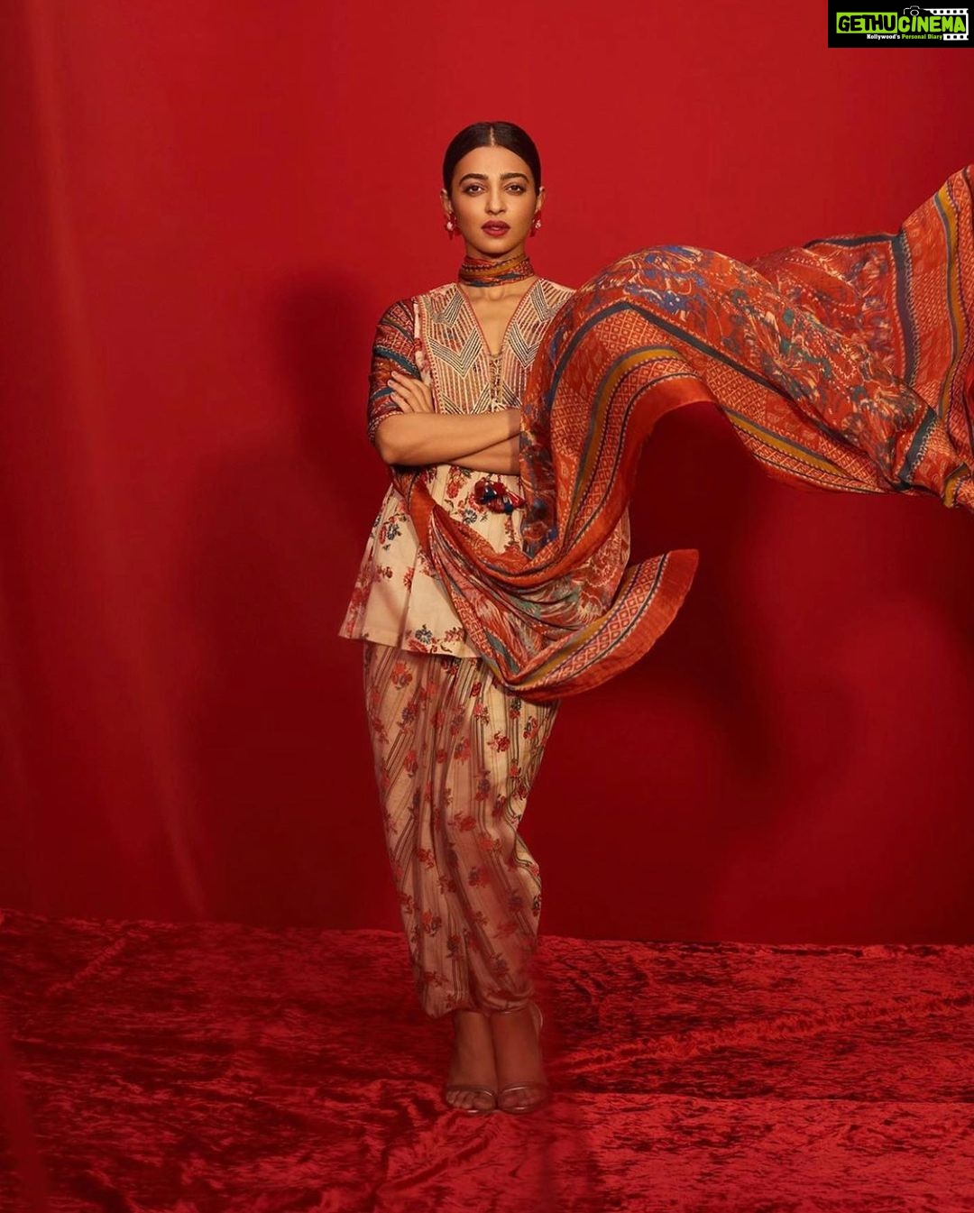 Radhika Apte Instagram - @ritukumarhq #RituKumar #RituKumarFestiveWinter19 #NaariTumShaktiHo Creative director- @amrishpkumar Photographer- @thebadlydrawnboy Videographer- @ss_pillai Stylist - @thehiddenbutton HMU- @kritikagill