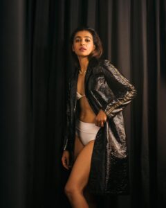 Radhika Apte Instagram - 🦉
With @manasisawant @kritikagill @pashamalwani 
.
.

@rockystaroffical, @ookioh, @myrhabyrhea, @misho_designs