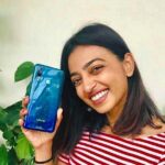 Radhika Apte Instagram - Kudos to the all new #vivoZ1Pro. It’s Snapdragon 712AIE processor is one hell of a mean machine. It feels really smooth while switching between apps and folders and that keeps my life and work sorted like how! You too could get your power-packed vivo Z1Pro from @Flipkart @ 14,990. Sale starts on 11th July, 12PM. Follow @vivo_india for more updates.