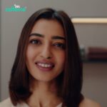 Radhika Apte Instagram - Hair going haywire? Try the Coffee Scalp Scrub by @mcaffeineofficial ☕ It gently exfoliates my scalp to reduce 99% dandruff-causing microbes with its caffeine content and the subtle aroma of the fresh brew gets my senses #AddictedToGood. So head to www.mcaffeine.com to get yours now! #mCaffeine #CoffeeForHair