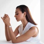 Radhika Apte Instagram – Introducing @danielwellington new Elevation jewelry collection. First geometrical-inspired design, the collection features a bold new ring and necklace effortlessly elevating your daily outfits. Discover the full collection and find your favorite jewelry on the website. #DanielWellington #DWElevation