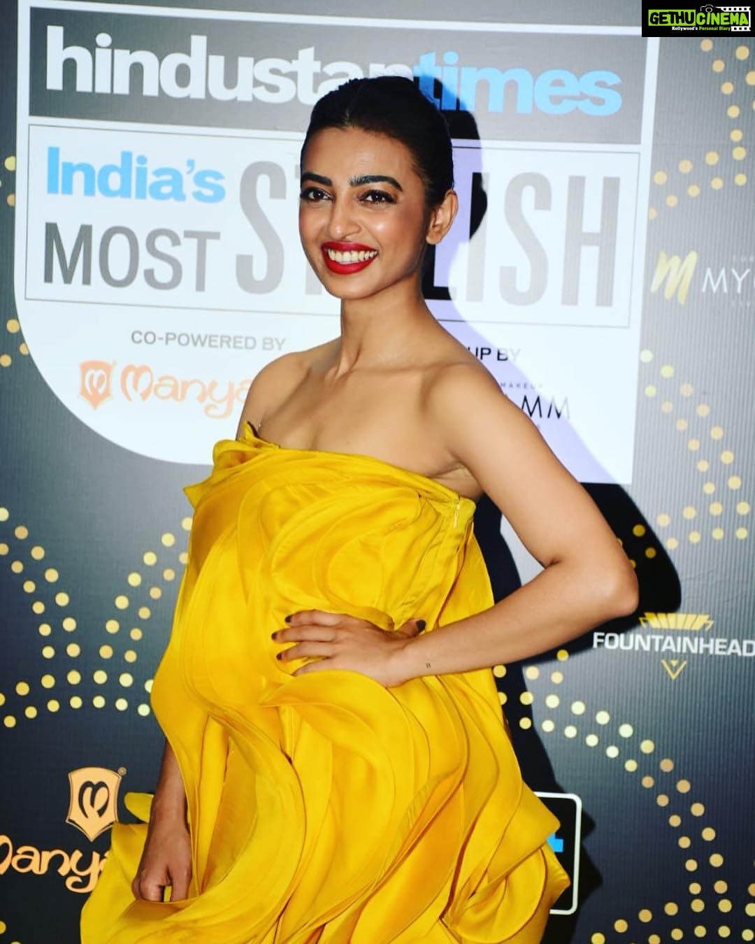 Radhika Apte Instagram - About last night #htindiasmoststylish2019 #hindustantimesmoststylishawards2019 thank you @ggpanther for this absolutely stunning gown!!! I was so thrilled to wear it πΉπ styled by @radhikamehta9 #newstylistalert ππ with @aakash86 hair and make up by the most wonderful @kritikagill π₯°