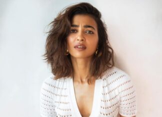 Radhika Apte Instagram - Not impressed.. but not surprised 😏 . . . . @manasisawant @kritikagill @pashamalwani 🥰 Wearing @shivanandnarresh @misho_designs @radhikaagrawalstudio
