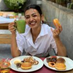 Radhika Apte Instagram - Sooo happy to go on a binge spree all thanks to @dineout_india’s Great Indian Restaurant Festival! Treat yourself to more food this month because it’s Flat 50% Off! Download the Dineout App using my code 'Radhika' and get Rs 500 off. Book your table now. #MonthofMore #GIRF2019