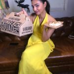 Radhika Apte Instagram - I love the warmth of anything new – and the emotion of ‘itsthenew’ helps me to veer clear from anything humdrum. And, this week the crazy side of me can’t stay calm! Why? Because, Taco Bell just introduced a delicious, crunchy yet saucy ‘Chickstar Wrap’. It’s a beauty, a star shaped tortilla in a wrap format, filled with crispy chicken, veggies and unique sauces. It’s time you, too, indulge in the #itsthenew’! @TacoBellIndia https://www.instagram.com/p/Bq7ruVenNNk/
