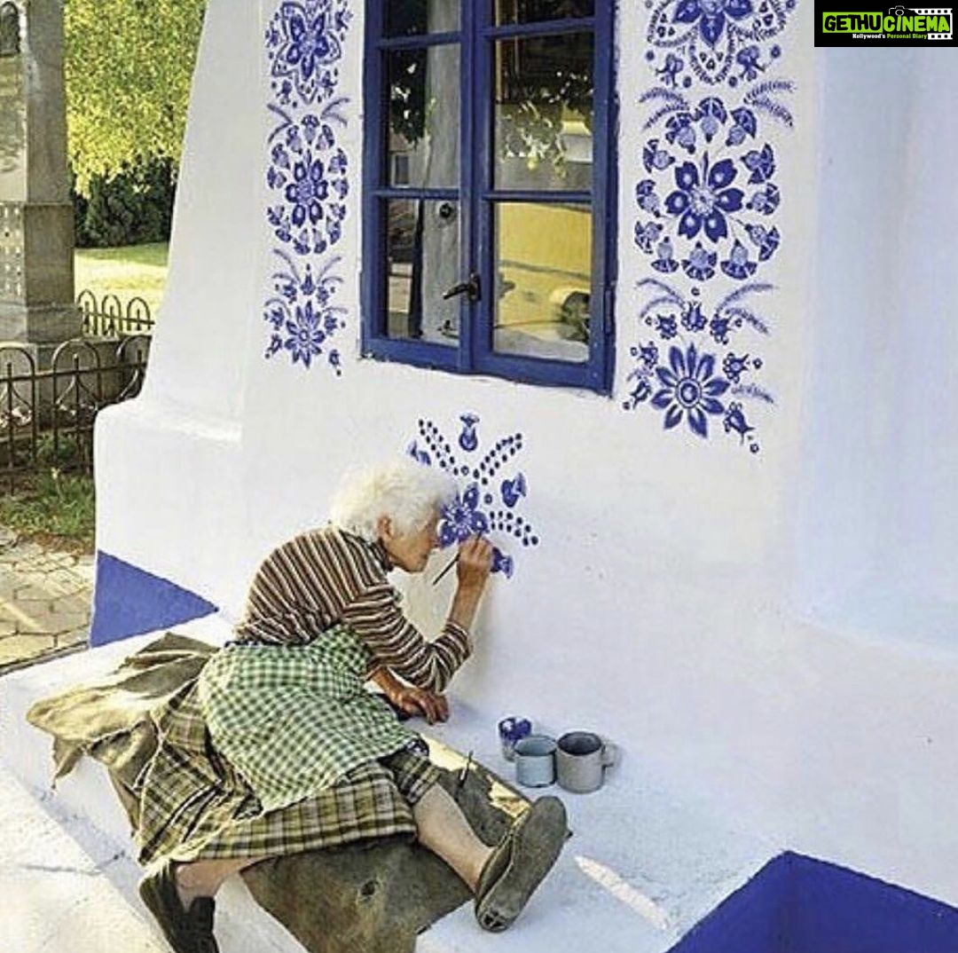 Radhika Apte Instagram - 💙 #Repost @streetartglobe with @get_repost ・・・ Anežka (Agnes) Kašpárková, a 90-year-old resident of Louka, Czech Republic, spends every spring and summer adorning window and door frames with majestic designs. A former agricultural worker, Agnes picked up the hobby from other local woman who had been doing the same for years. Using vibrant blue paint and a small brush, she creates intricate floral patterns inspired by traditional Moravian (southern Czech) artwork. Despite attaining both local and viral acclaim, she has insisted that it’s purely for pleasure. “I am an artist,” she stated to Czech media. “I just enjoy it and I want to help.”