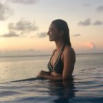 Radhika Apte Instagram - #rejuvanating #thesea #Maldives 📷 @cloverwootton @summer.island.maldives ⛵️ 🌴 🐠