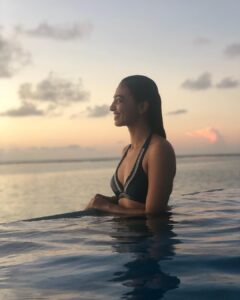Radhika Apte Instagram - #rejuvanating #thesea #Maldives 📷 @cloverwootton @summer.island.maldives ⛵️ 🌴 🐠