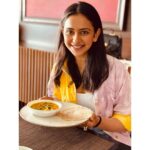 Rakul Preet Singh Instagram – Polished off this plate of barnyard millet dosa and oh boy! how yummy was it!! @munmun.ganeriwal says millets are ‘prebiotics’ and can help you stay lean and healthy. So, I make sure I eat a variety of them. BTW, when are you adding this superfood to your diet??🤔