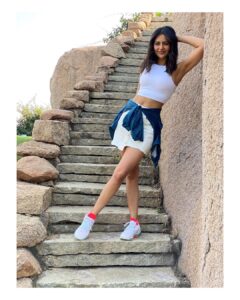 Rakul Preet Singh Instagram - Posing wala pose 😝 throwback to outdoor shoot days !