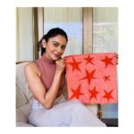 Rakul Preet Singh Instagram – Very very late but thankyou @samantharuthprabhuoffl for tagging ..My participation in the corona quilt project celebrates the strength and resiliency of the community  in the midst of a pandemic. 
The darkest times produce the brightest stars! ❤️❤️ @diabhupal @coronaquiltproject