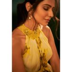 Rakul Preet Singh Instagram - The art of feeling shy ☺️😜 @neeraja.kona @aliyashaik28 @makeupbyaza #samjamshow