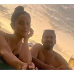 Rakul Preet Singh Instagram - Sunset, pool and this fool ❤️ @amanpreetoffl #siblinglove #vacayvibes LUX* South Ari Atoll