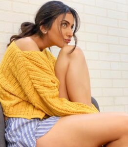 Rakul Preet Singh Instagram - While waiting for shot ,,Pout kiya , candid type pose kiya aur post kiya 😝🤪