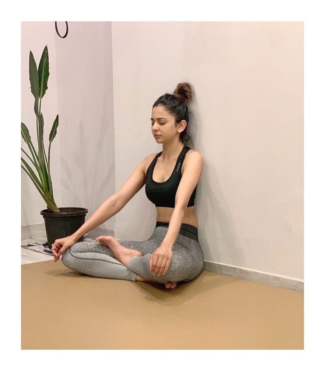 Rakul Preet Singh Instagram - Quiet the mind and the soul will speak ❤️🧘‍♀️ #meditation is connecting with your inner universe! GOOD MORNING