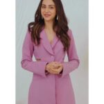 Rakul Preet Singh Instagram - Love Fashion? Come #grwm NOW! Like my style?  Buy it Now! Want to catch a glimpse of my favourite pieces? See it Now! Find all this & more on India’s new hub for entertainment, shopping & an exclusive LIVE   experience- Roposo. Gear up to OWN IT NOW! Download the @roposolove app now! #OwnItNow #Roposo #RakulPreetSingh #collaboration #ad @anshikaav @im__sal