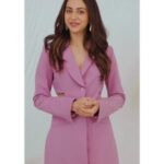 Rakul Preet Singh Instagram – Love Fashion? 
Come #grwm NOW! 
Like my style?  
Buy it Now! 
Want to catch a glimpse of my favourite pieces? 
See it Now! 
Find all this & more on India’s new hub for entertainment, shopping & an exclusive LIVE   experience- Roposo. Gear up to OWN IT NOW! 
Download the @roposolove app now! 
#OwnItNow #Roposo #RakulPreetSingh
#collaboration #ad

@anshikaav 
@im__sal