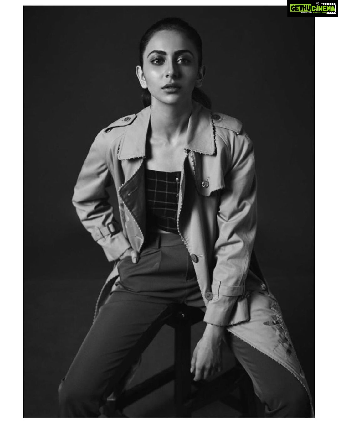 Rakul Preet Singh Instagram - Life is only a reflection of what we allow ourselves to see ❤️ “find brightness in the dark “