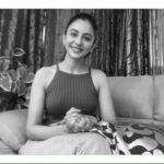 Rakul Preet Singh Instagram - Today, we are at war with a virus that is ravaging communities. We need to come and fight as one to win the war on the Coronavirus. And the first step to that is good health - for each one of us and our families. With medical services overloaded, and expert care already stretched thin, it is extremely important to get the right medical assistance, and get it on time. With the Swasth app, there is a safe way for you to get a test for Covid-19 done, check the availability of beds in the nearest hospital, or even get medicines delivered to you - all this from the safety of your home, using just your phone. Log on to www.swasth.app - stay safe and keep your family safe. “Toh Aao, Saath Chale, Swasth Chale! Kyunki Sabse Pehle Swasth” @swasthorg #sabsepehleswasth