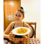 Rakul Preet Singh Instagram - Plate full of happiness ❤️ many of us think that rice is fattening ! NO it isn’t . On the contrary it’s the easiest form of carbs to digest for the body. It heals the gut which in turn helps in better absorbtion of nutrients. Most importantly it’s basic food and easily available even during lockdown. So eat simple , nutritious and balanced meals and improve your immunity ❤️❤️ @rashichowdhary your veg fried rice recipe is amazing ..