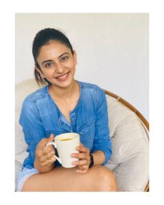 Rakul Preet Singh Instagram - We need our immunity to be at its best in times like these and what better way than to do it naturally! @rashichowdhary thanksss for the recipe. Add pinch of ginger , pepper , turmeric , cinnamon and cloves to 500 ml water.. let it boil till it becomes half. Add organic honey if you like. It tastes so good and is perfect replacement for caffeine too!! #stayhealthy #stayhome #naturalremedies